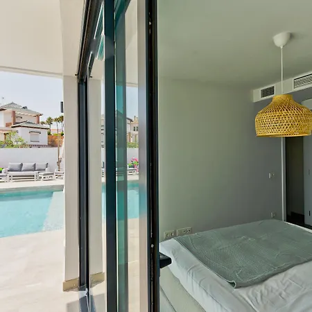 Royal Palm 36 8 Pax With Heated Private Pool Nerja