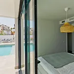 Royal Palm 36 8 Pax With Heated Private Pool Nerja