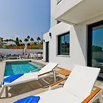 Royal Palm 36 * نيرخا